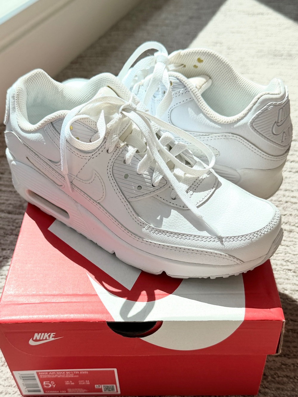 Nike Air Max 90 Women’s White Low Top Leather Sneakers Size 7 with Box
